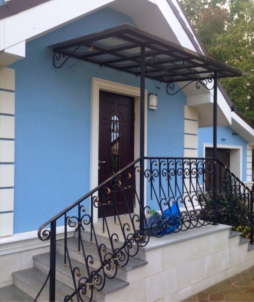 Двускатный навес с поликарбонатом для автомобиля